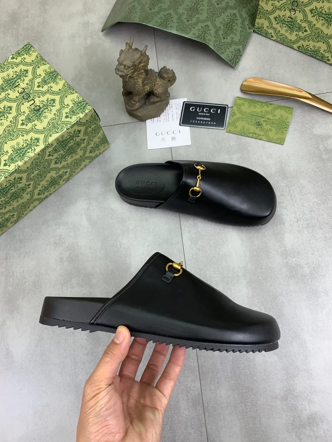 Men's shoes💰P340 💰[New model] Gucci half-drag business leather shoes hot selection (Gucci) official website latest Gucci half-drag business leather shoes, hot style 💥The version is simple and elegant, exclusive for trendy men. Unique official website latest brand original double G Embossed elements 👑 Original Gucci decoration, fashionable and elegant, original calfskin fabric ✅ Fully imported first-layer cowhide lining, wear-resistant, rubber business outsole specified on the official website, actual shot of the classic model at the counter 🎬 Size: 35-44 5⃣️colors available